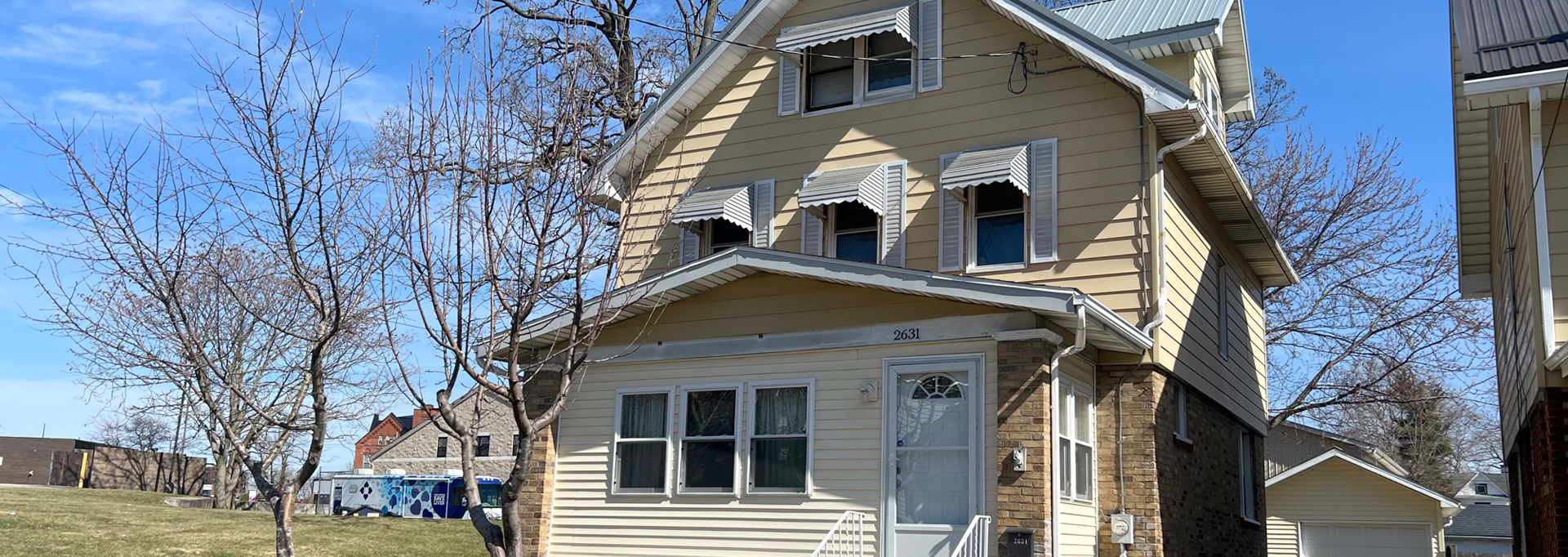 https://rentalhomeserie.com/sites/default/files/revslider/image/rental_homes-07-desktop.jpg